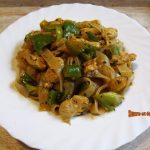 Nouilles thaïlandaises au poulet et au poivron