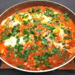 Chakchouka aux haricots blancs (Shakshuka) – Recette en vidéo