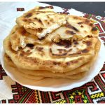 Pains au fromage frais cuits à la poêle (Placinte cu branza) – Recette en vidéo