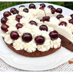 Gâteau au chocolat façon Forêt Noire – Recette en vidéo