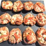 Crostini tomates, allumettes de jambon et mozzarella – Recette en vidéo