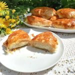 Feuilletés au fromage frais avec de la pâte filo maison (Placinte impaturite cu branza)
